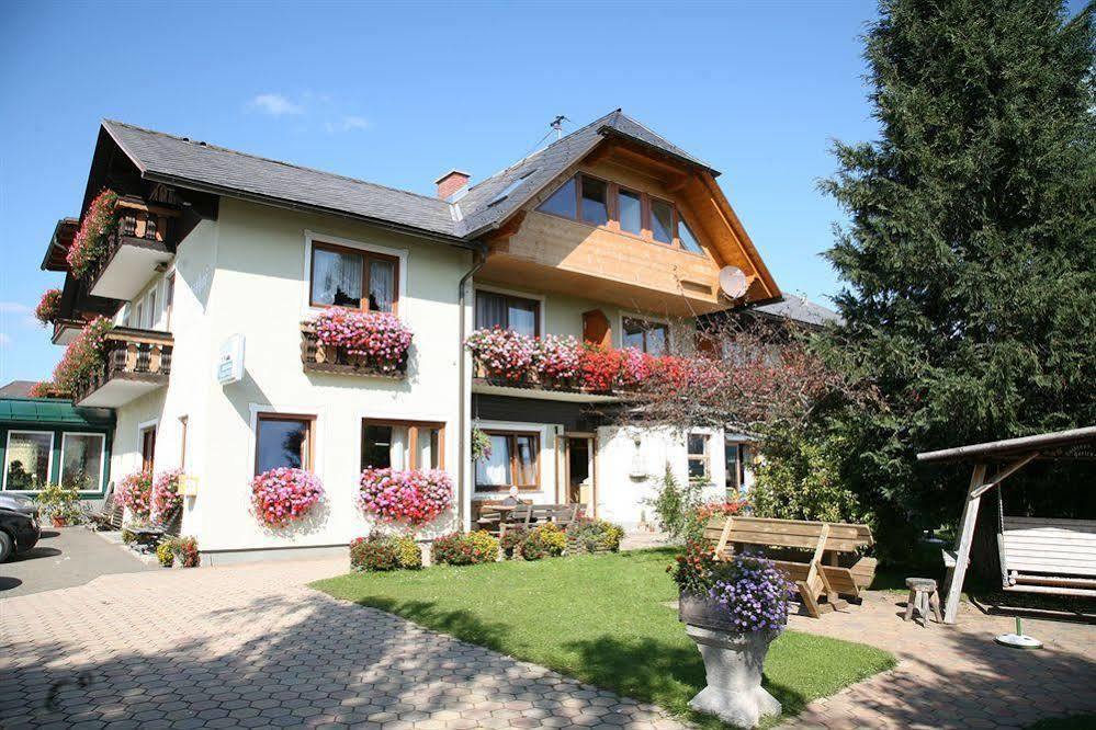 Zur Linde Hotel 3*